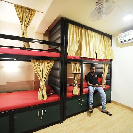 Social Hubz Hostel Βομβάη Εξωτερικό φωτογραφία