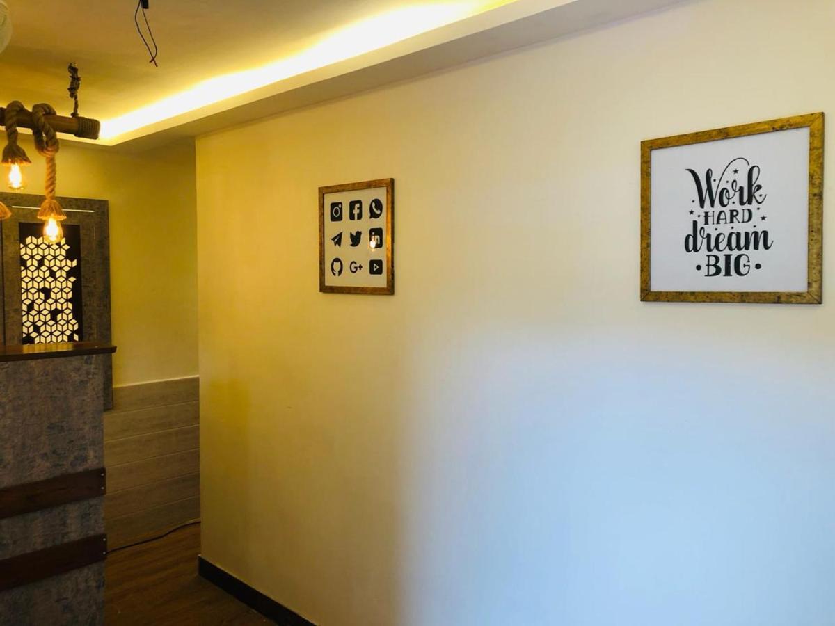 Social Hubz Hostel Βομβάη Εξωτερικό φωτογραφία