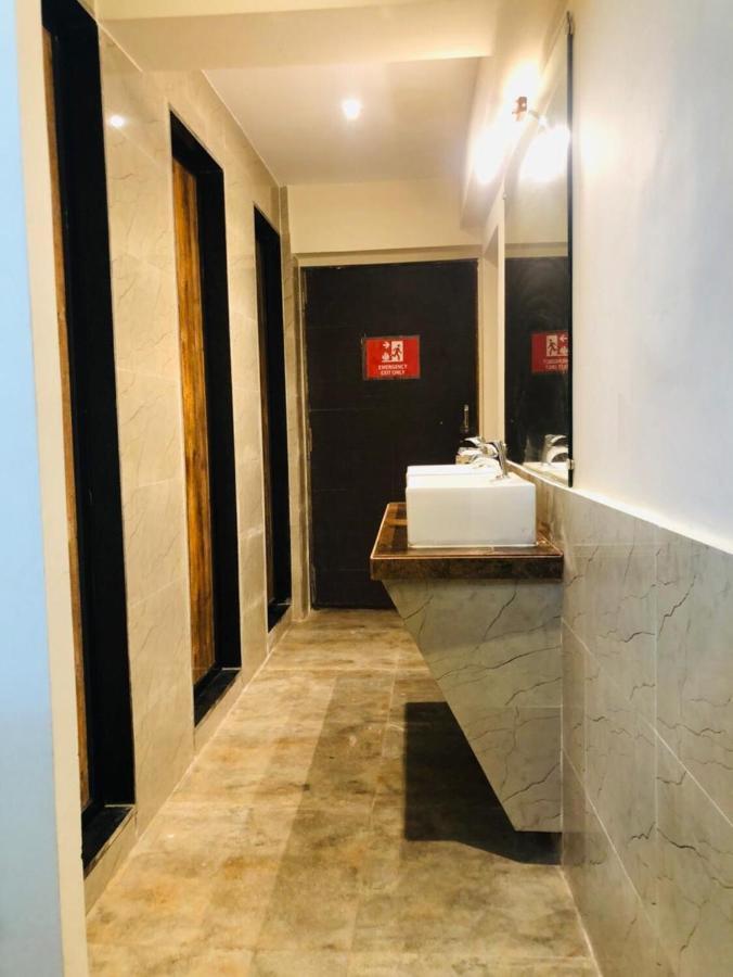 Social Hubz Hostel Βομβάη Εξωτερικό φωτογραφία