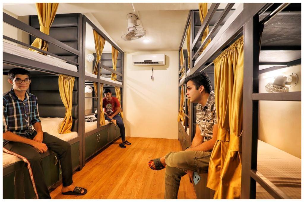 Social Hubz Hostel Βομβάη Εξωτερικό φωτογραφία