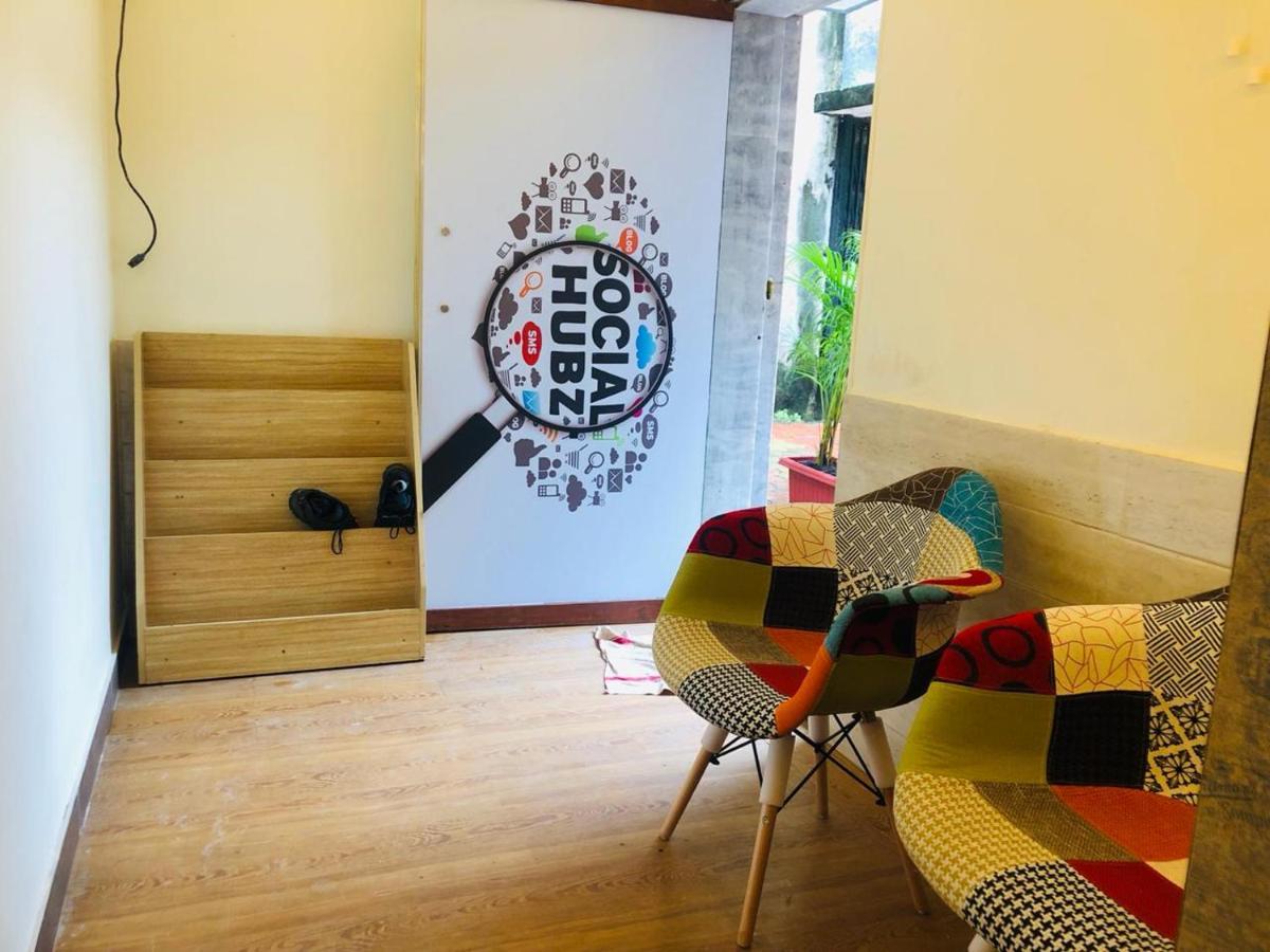 Social Hubz Hostel Βομβάη Εξωτερικό φωτογραφία