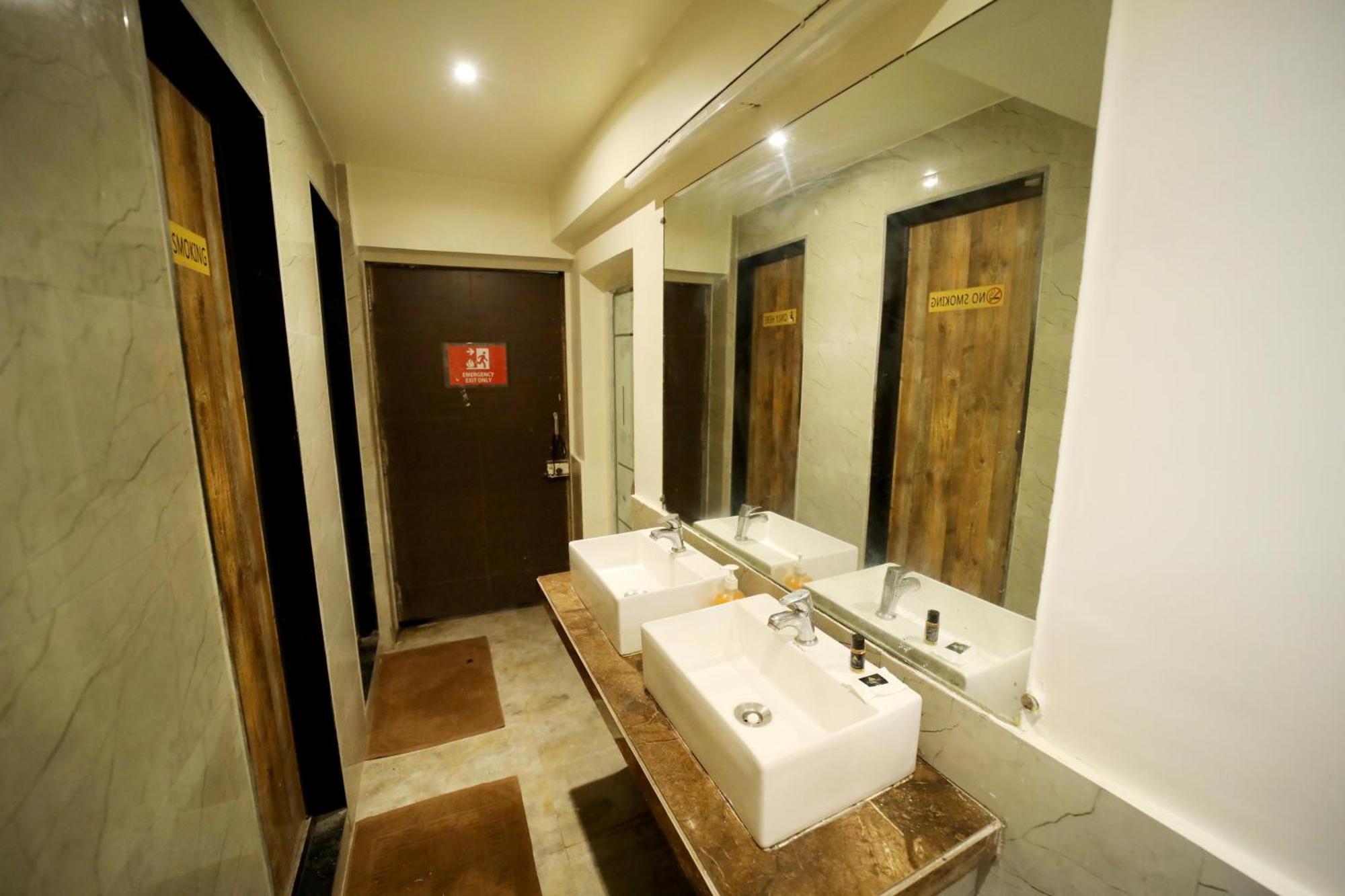 Social Hubz Hostel Βομβάη Εξωτερικό φωτογραφία