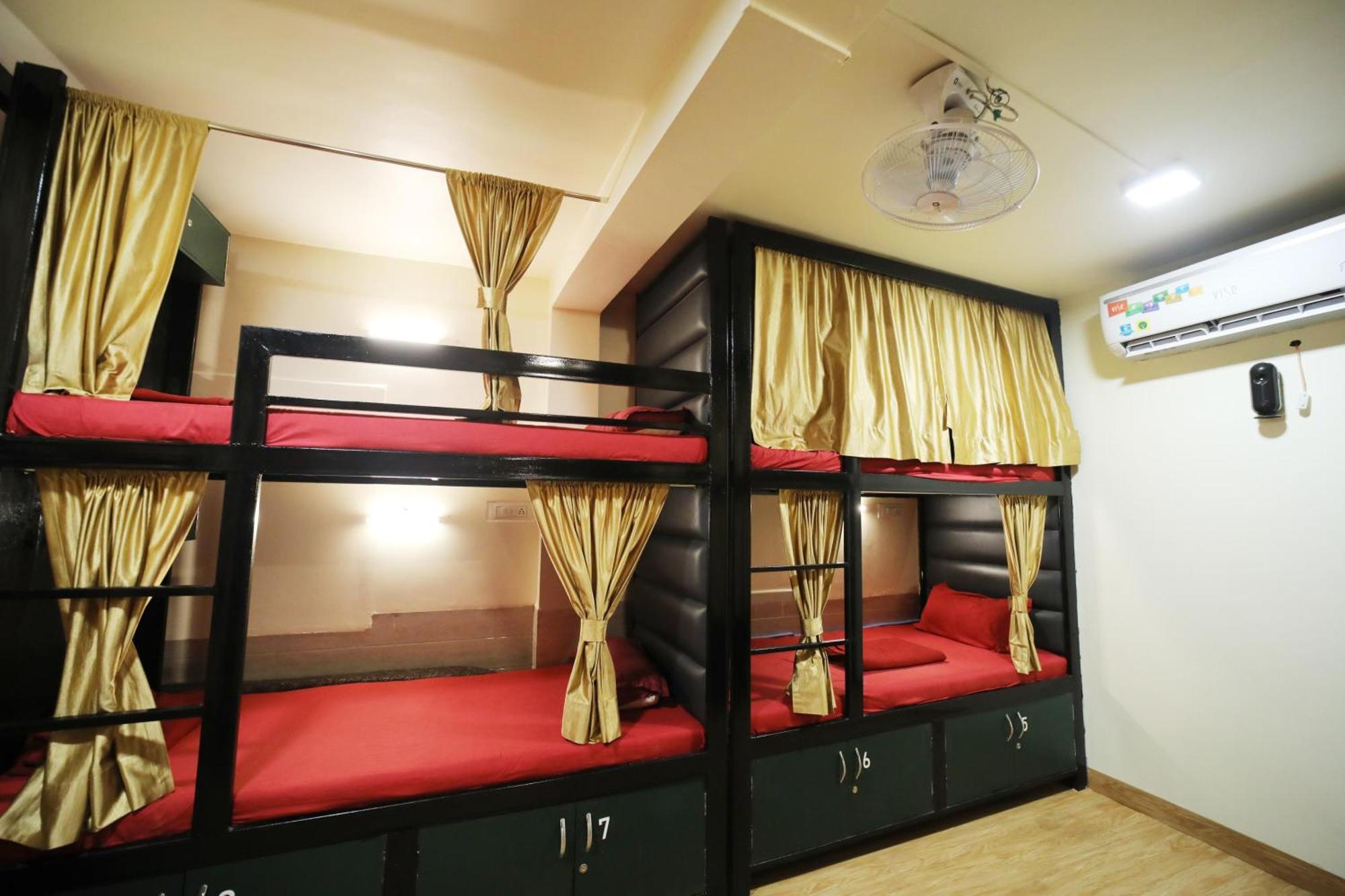 Social Hubz Hostel Βομβάη Εξωτερικό φωτογραφία