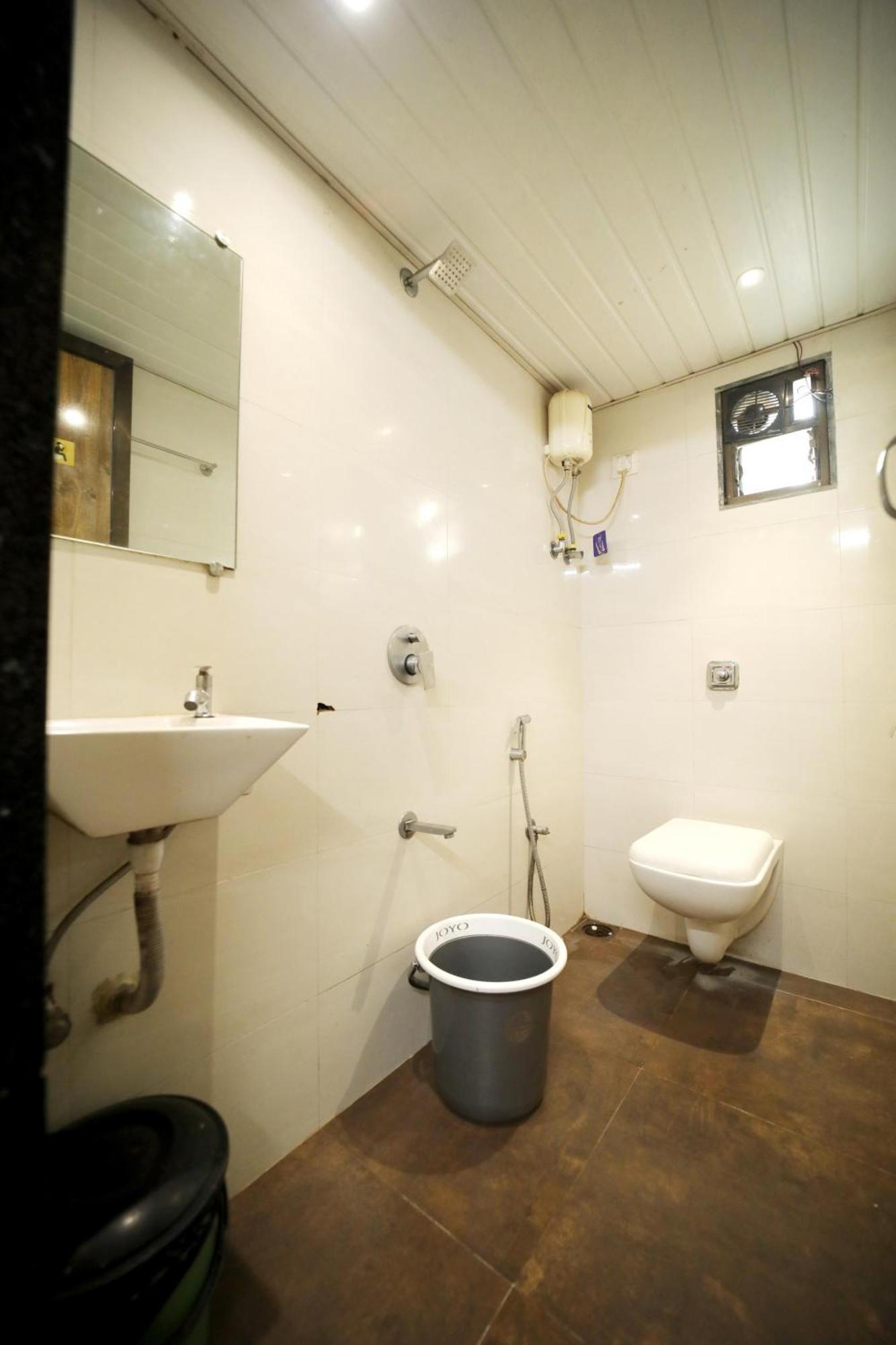 Social Hubz Hostel Βομβάη Εξωτερικό φωτογραφία