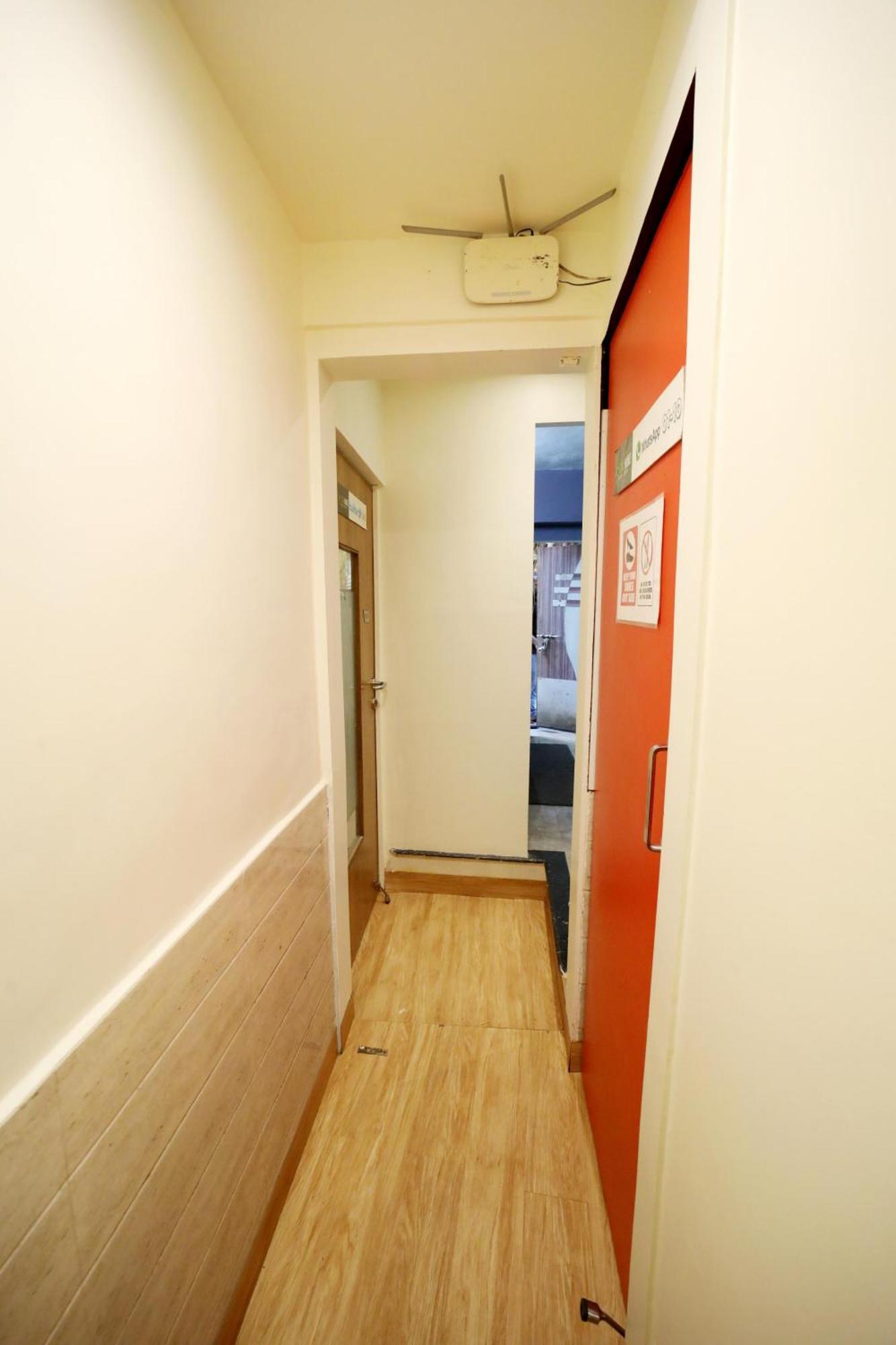 Social Hubz Hostel Βομβάη Εξωτερικό φωτογραφία