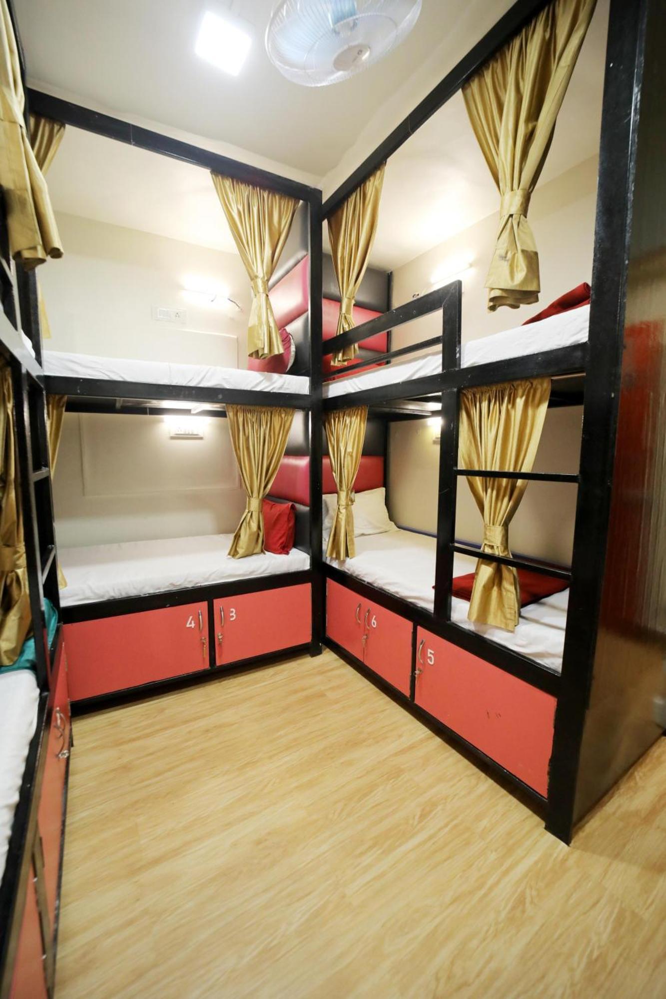 Social Hubz Hostel Βομβάη Εξωτερικό φωτογραφία